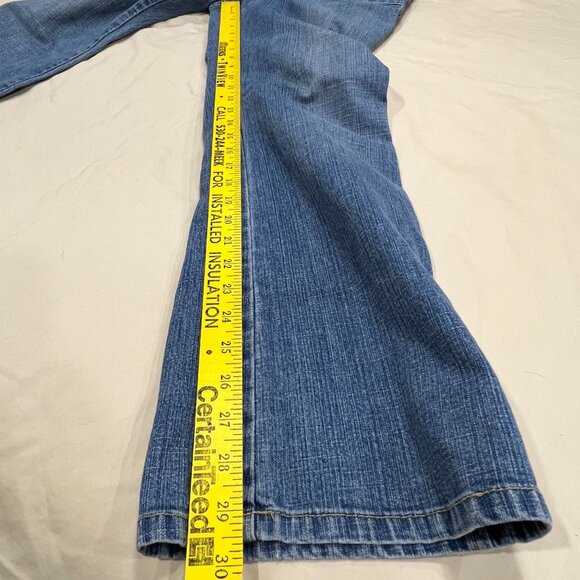 Style & Co Med Wash Denim Straight Leg Bootcut Bella Swan PNW Jeans 8 (Fits 10) - Picture 5 of 11